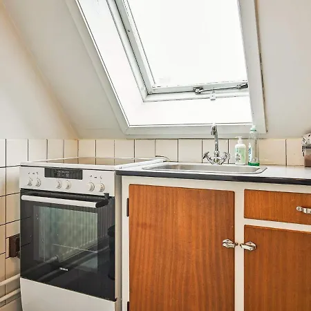Apartment Two-bedroom Holiday In 4