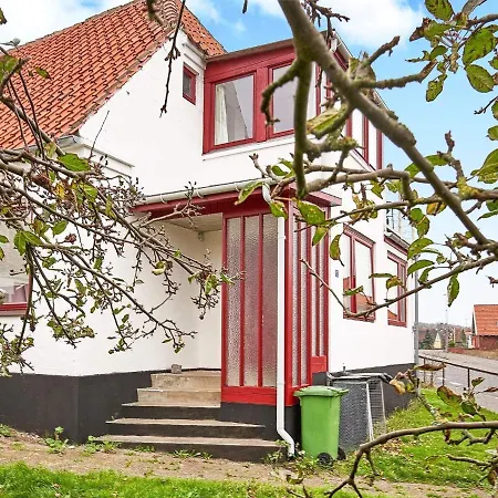 Two-bedroom Holiday In 4 Apartment