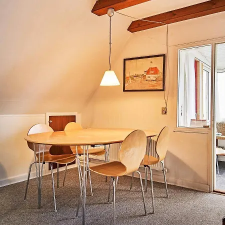 Two-bedroom Holiday In 4 Apartment