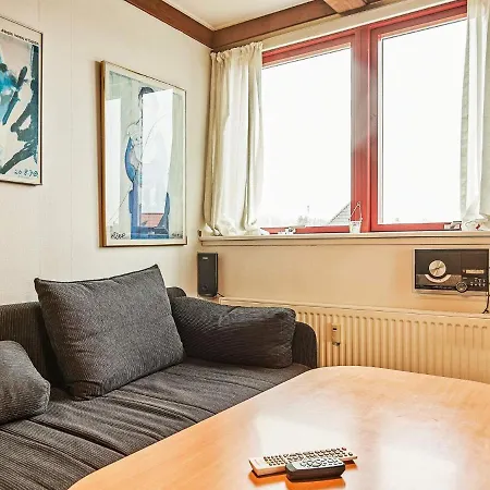 Two-bedroom Holiday In 4